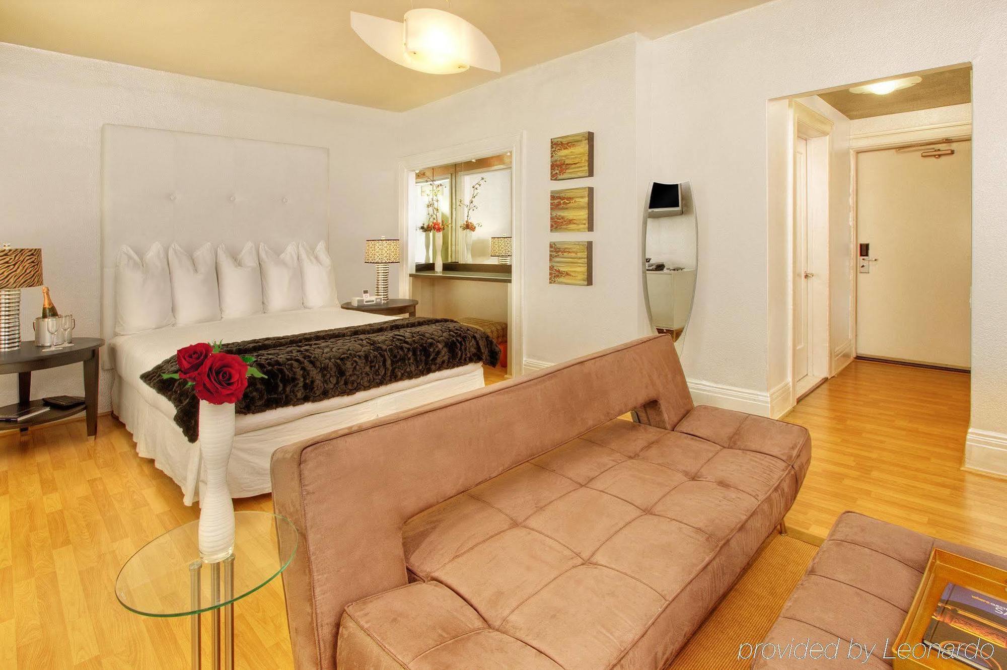 Triton Hotel 4*